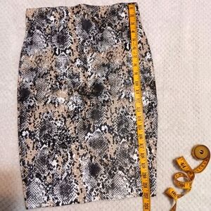 Chocolate USA. Snake Print‎ Animal Print Swifty High Waist Skirt Size small NWT